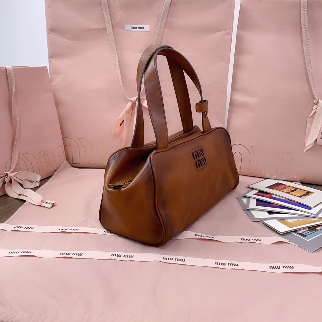 M1v M1v leather top-handle bag 15x28x13cm
