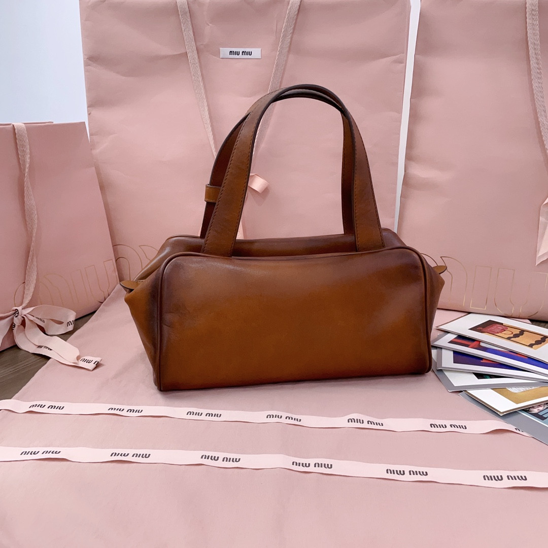 M1v M1v leather top-handle bag 15x28x13cm