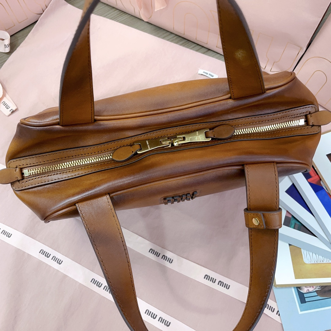 M1v M1v leather top-handle bag 15x28x13cm