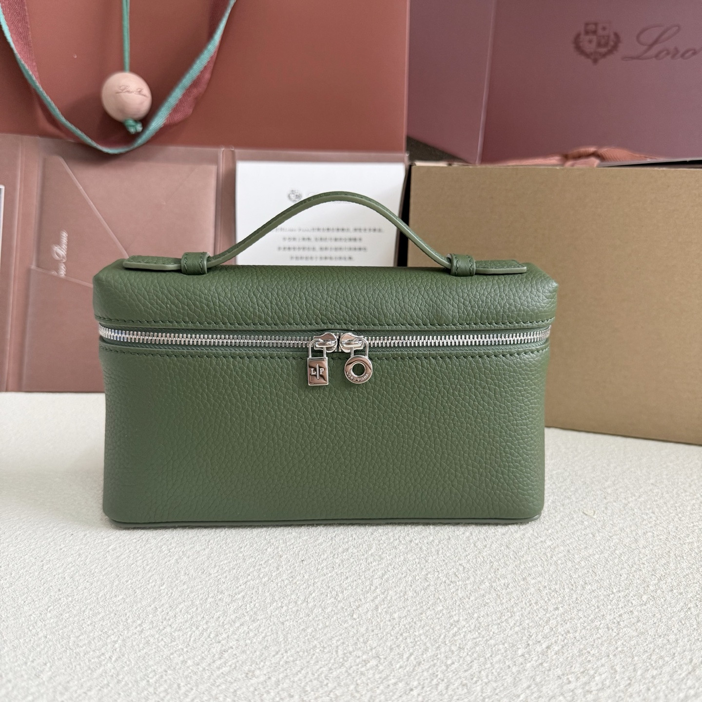 L0r0 P1ana Extra Pocket L19 Grained Calfskin 11 x 19 x 6.5 cm