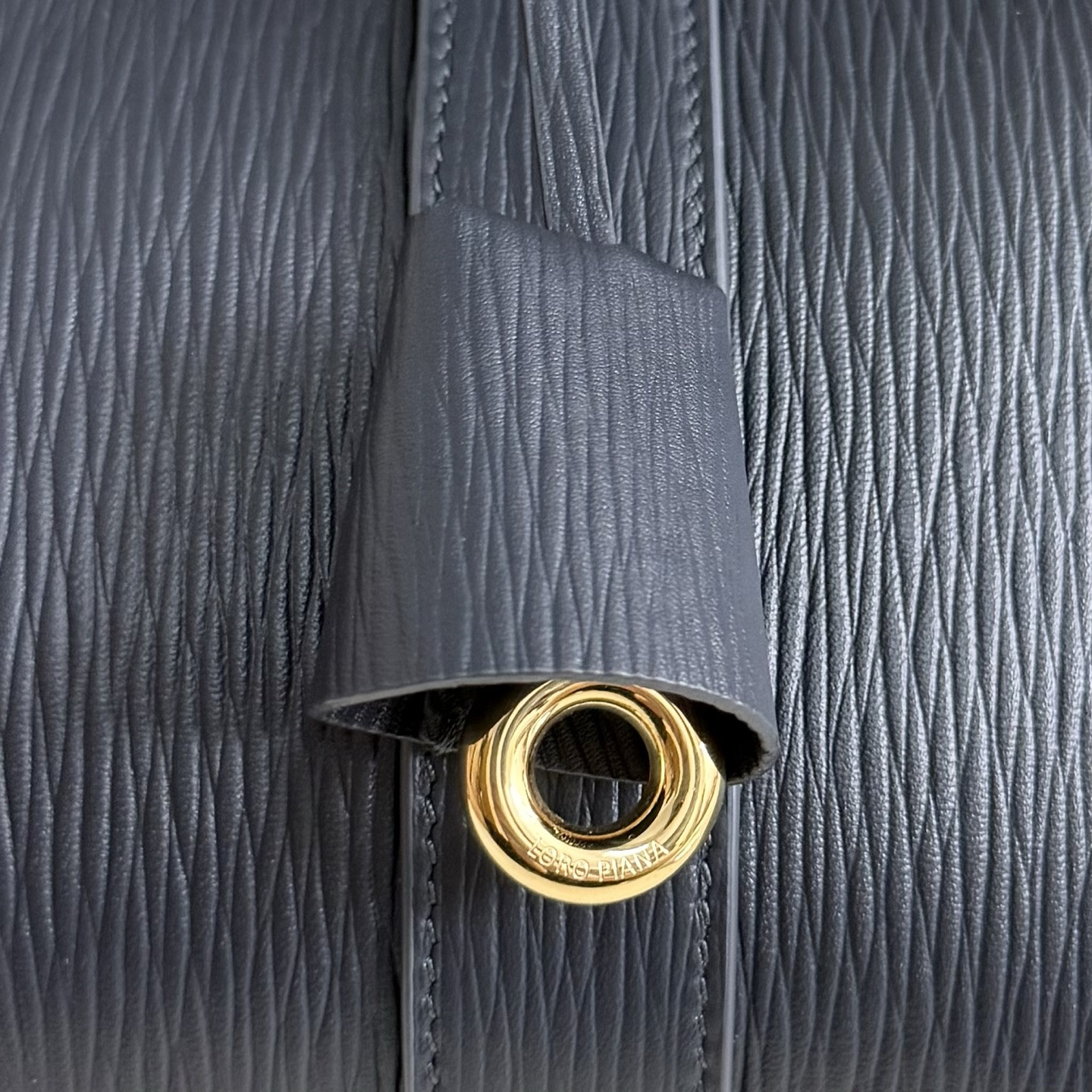 L0r0 P1ana Loom L25 Calfskin Dark blue 25x18x12.5cm