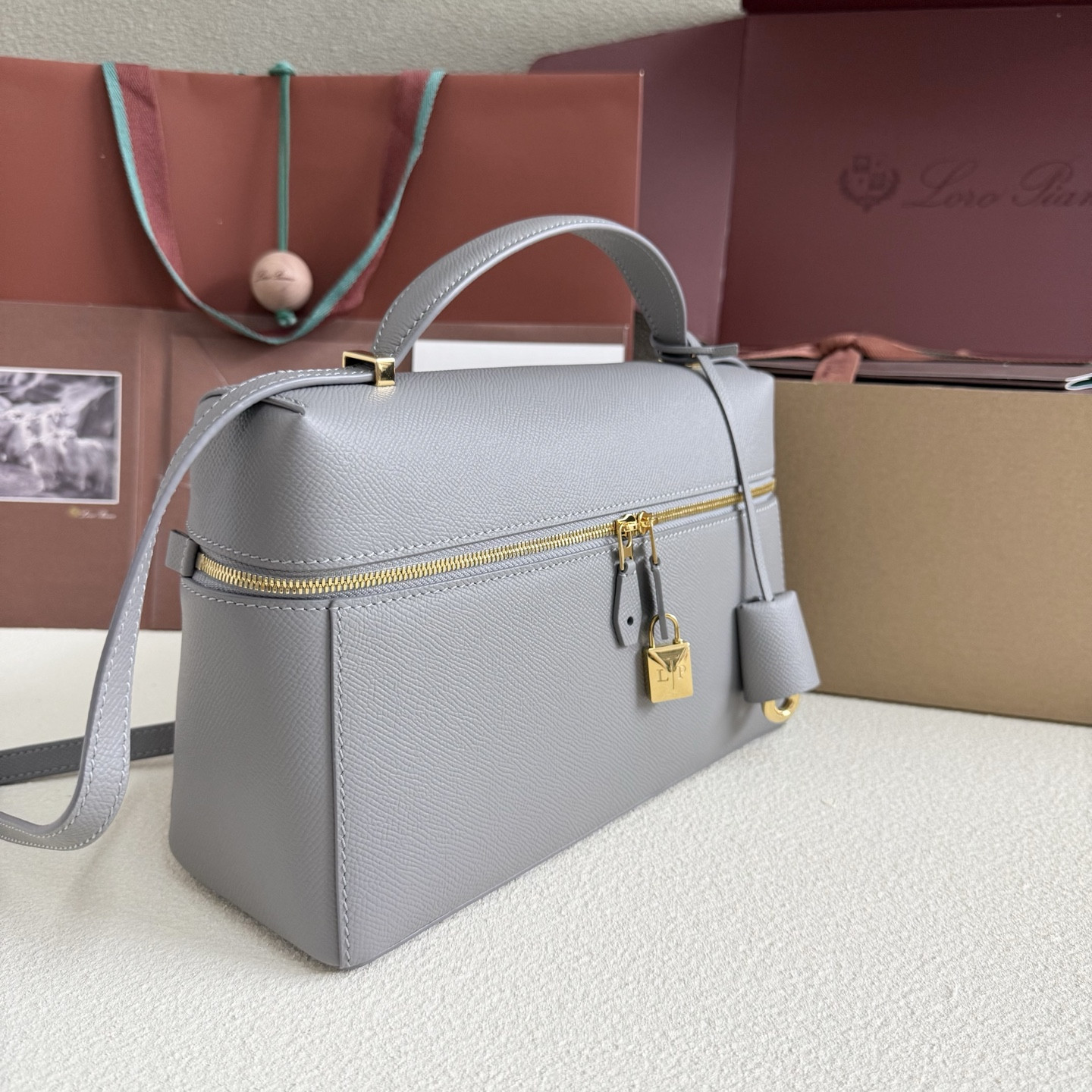 L0r0 P1ana Extra Pocket L27 Calfskin 16x27x10cm