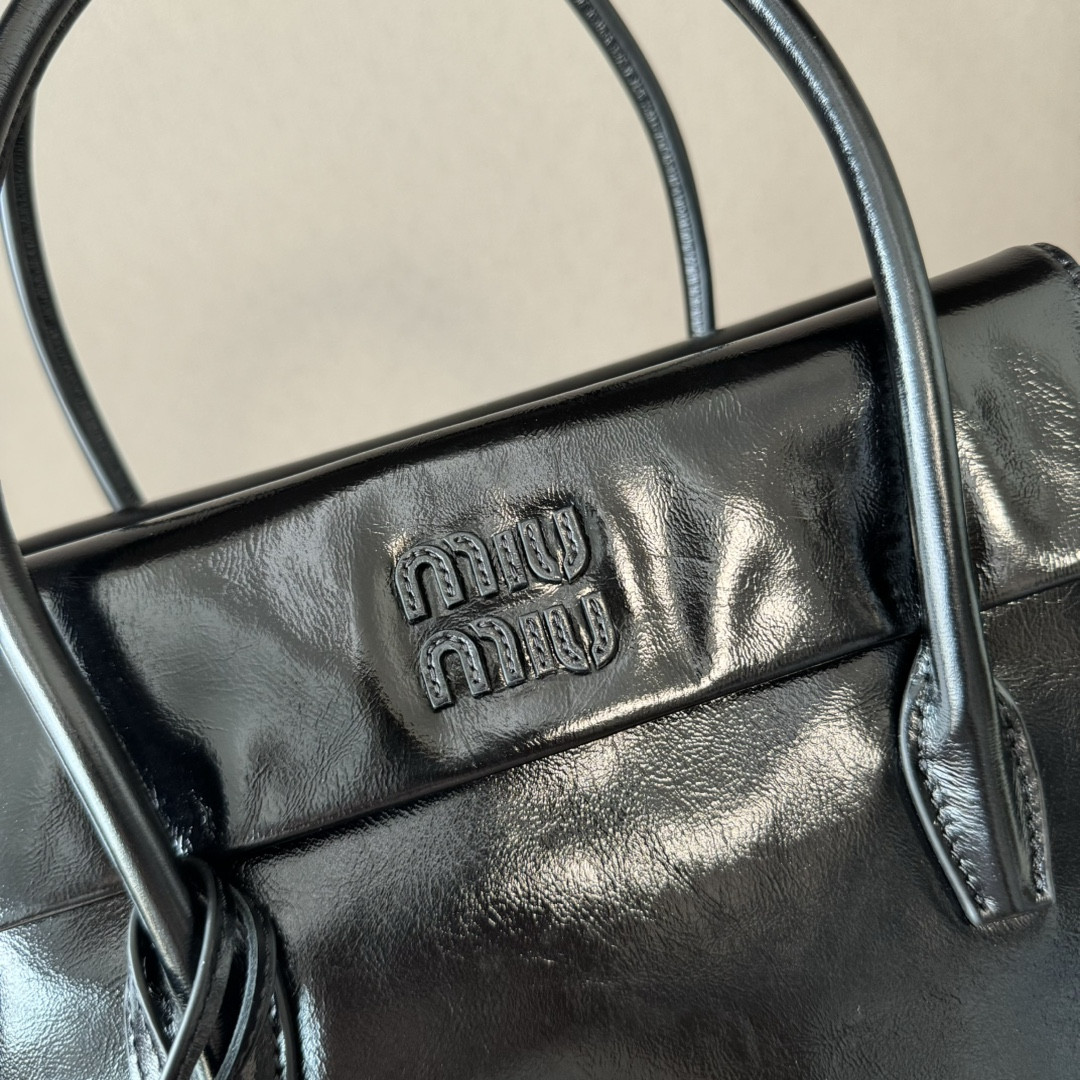M1v M1v solitaire shiny leather bag 19.5x28x11cm