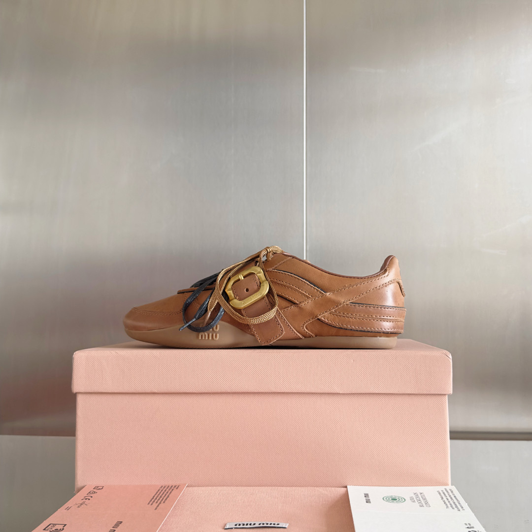ua M1v M1v leather sneakers with buckle