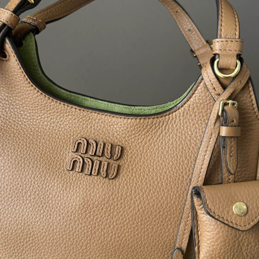 M1v M1v leather handbag 20x25.5x13cm