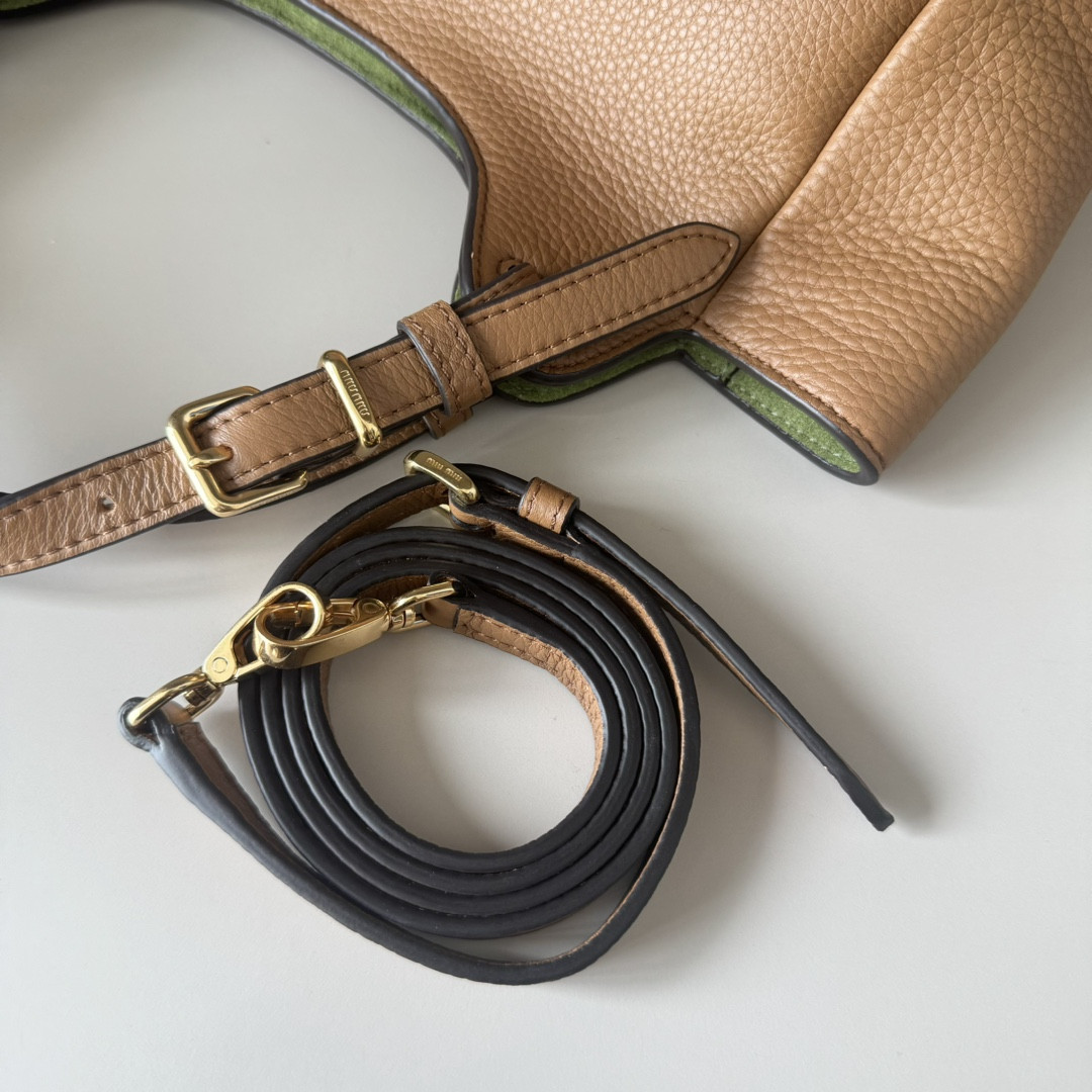 M1v M1v leather handbag 20x25.5x13cm