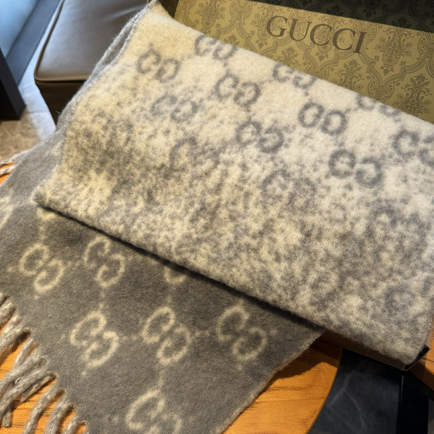 Gvc*1 gradient-colored scarf 200x37cm