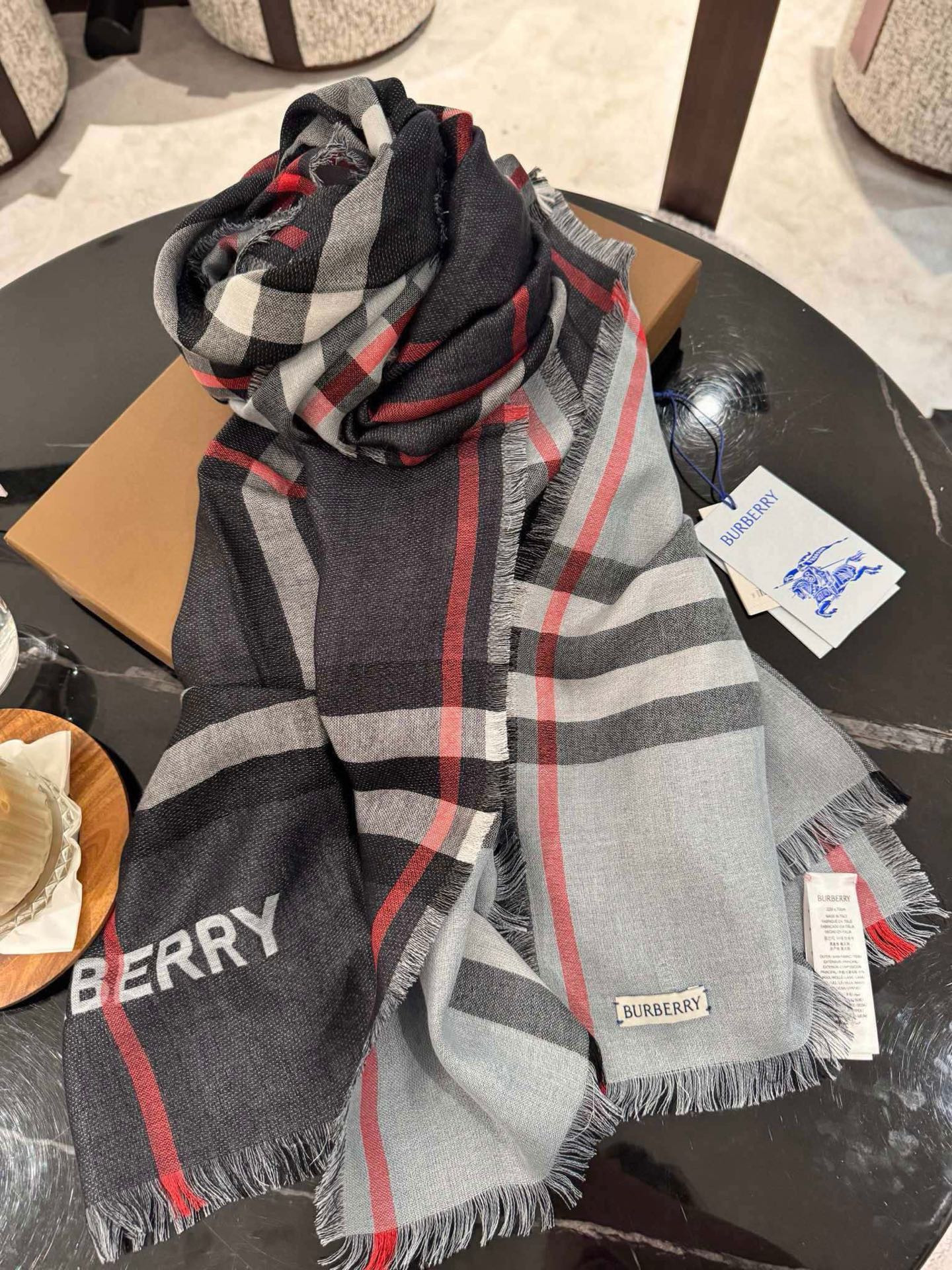 Bv*b*rry scarf 70x220cm
