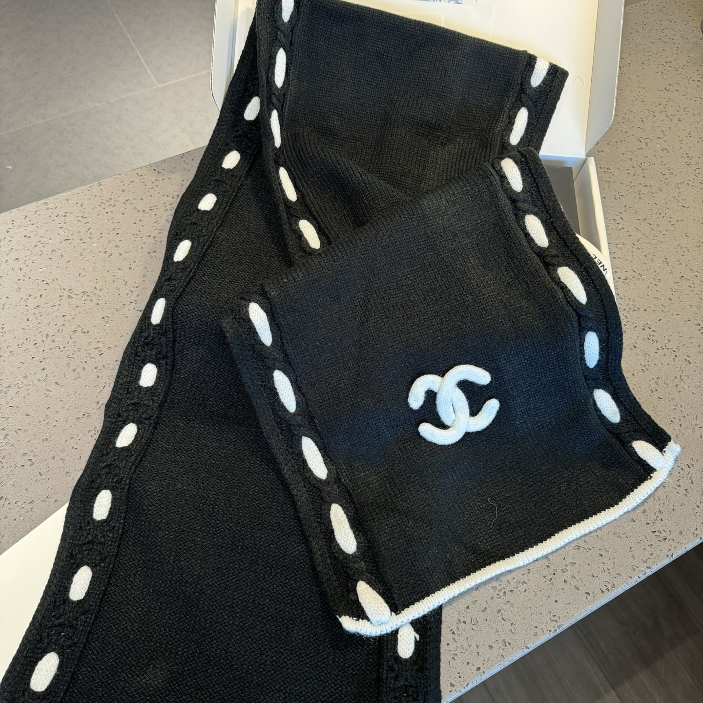 Ch**el scarf 32x170cm 100% cashmere