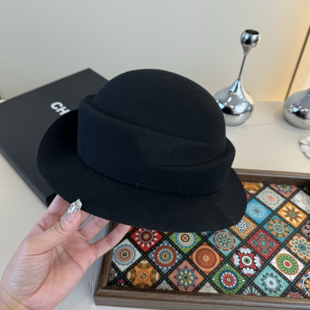 Ch**el hat 57cm head circumference