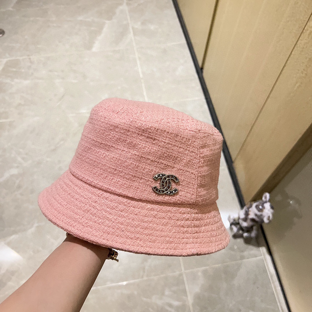 Ch**el bucket hat