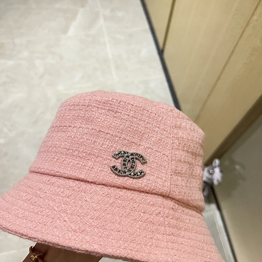 Ch**el bucket hat