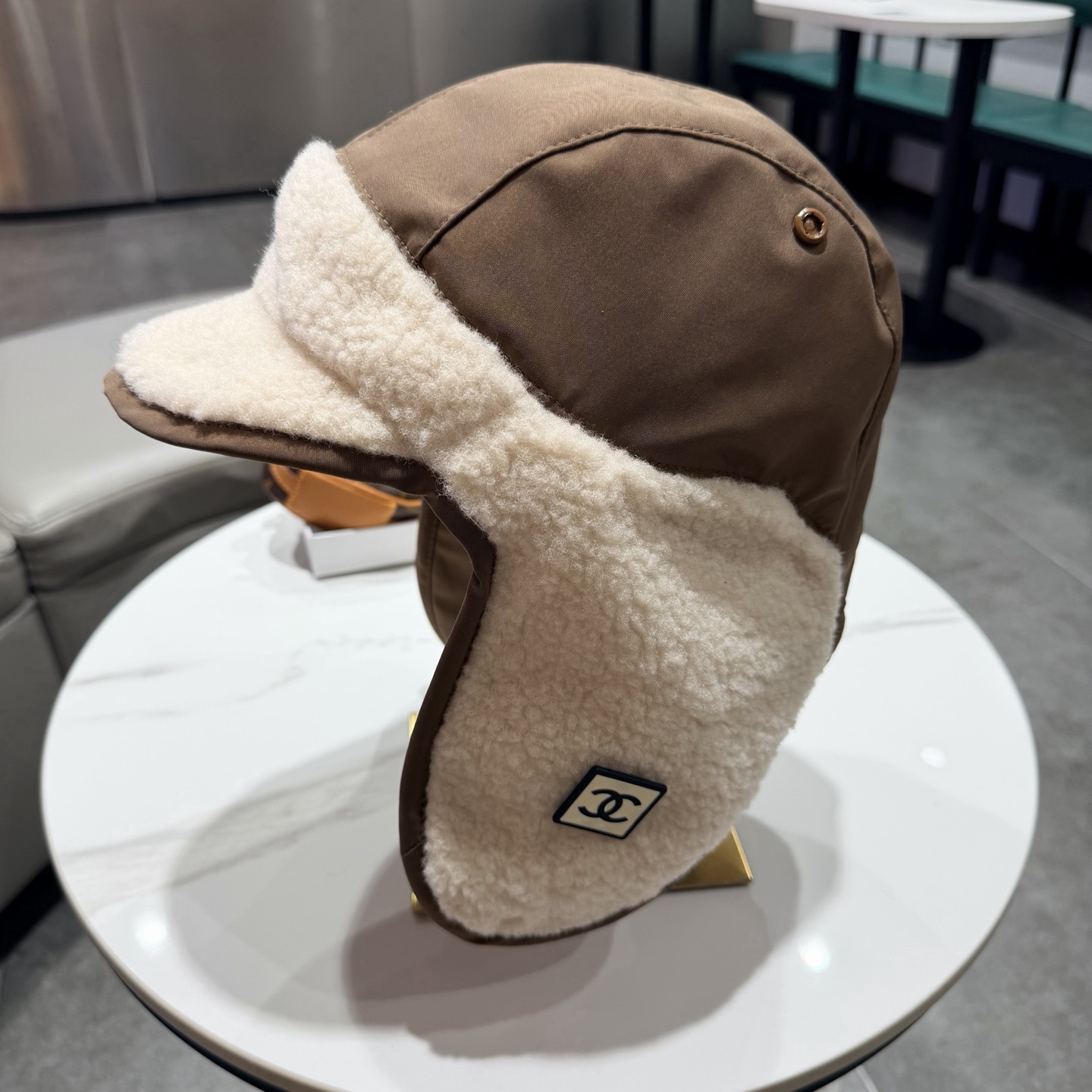 Ch**el hat