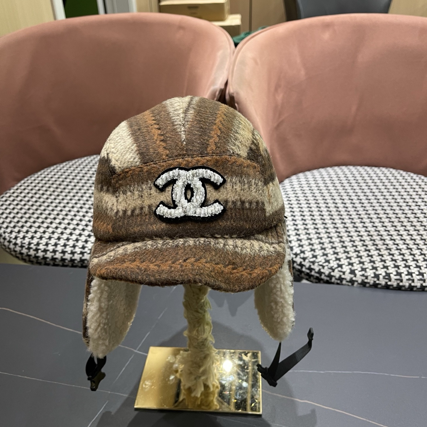 Ch**el trapper hat