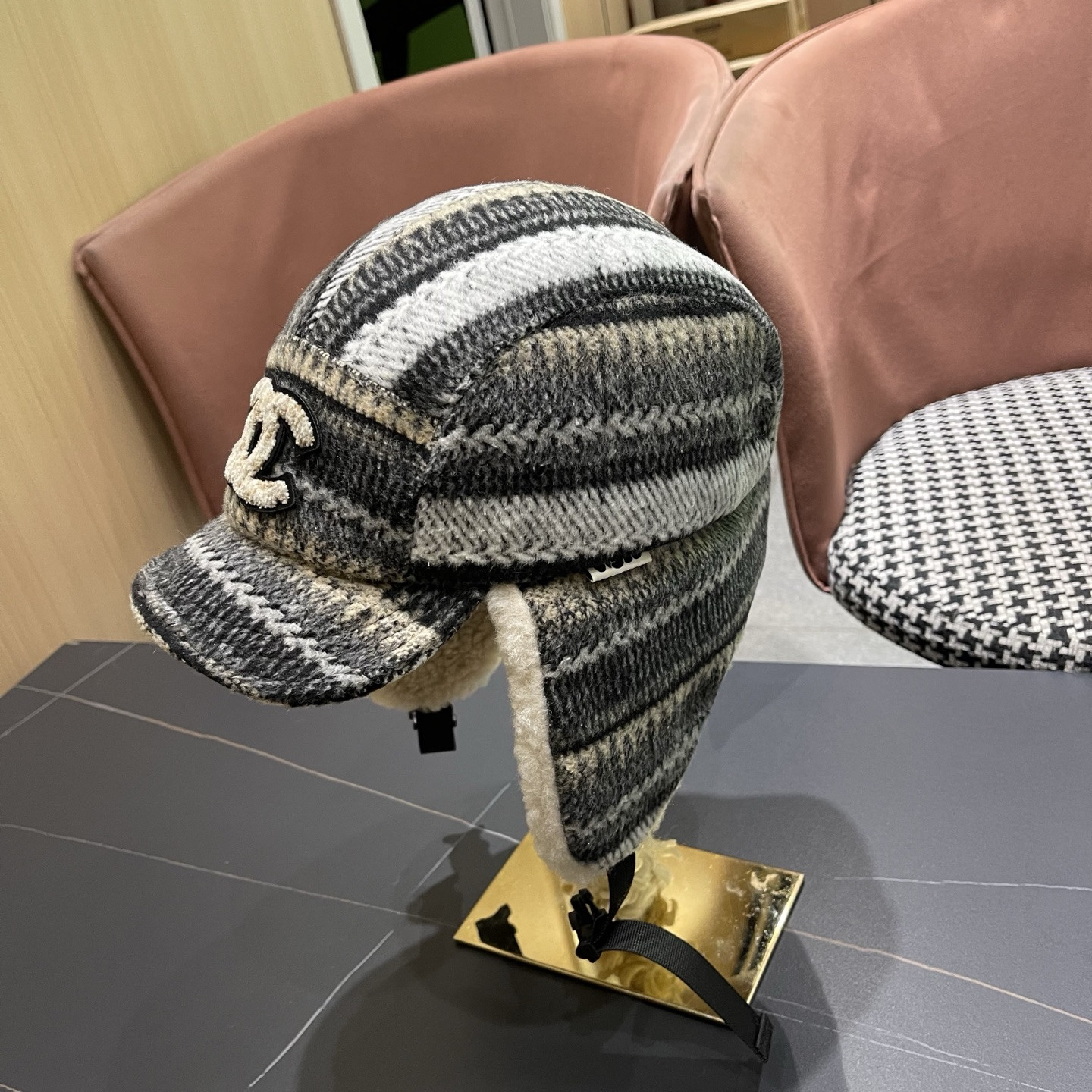 Ch**el trapper hat