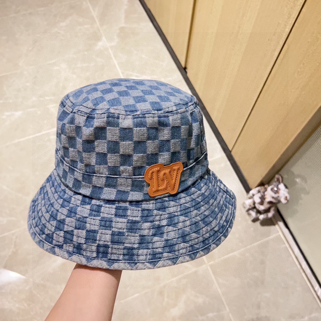 l0vis Vvtt0n bucket hat