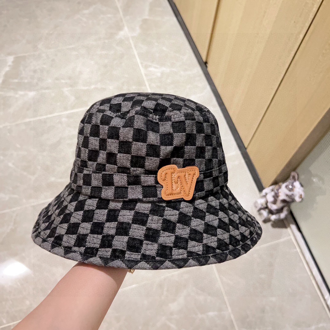 l0vis Vvtt0n bucket hat