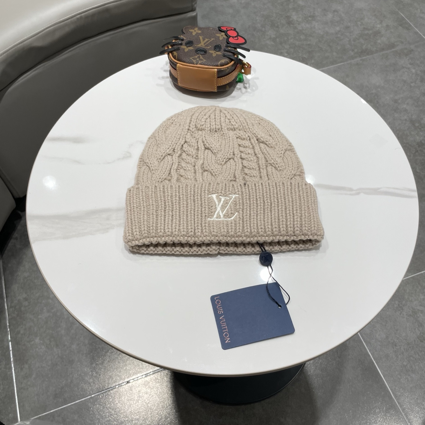 l0vis Vvtt0n beanie