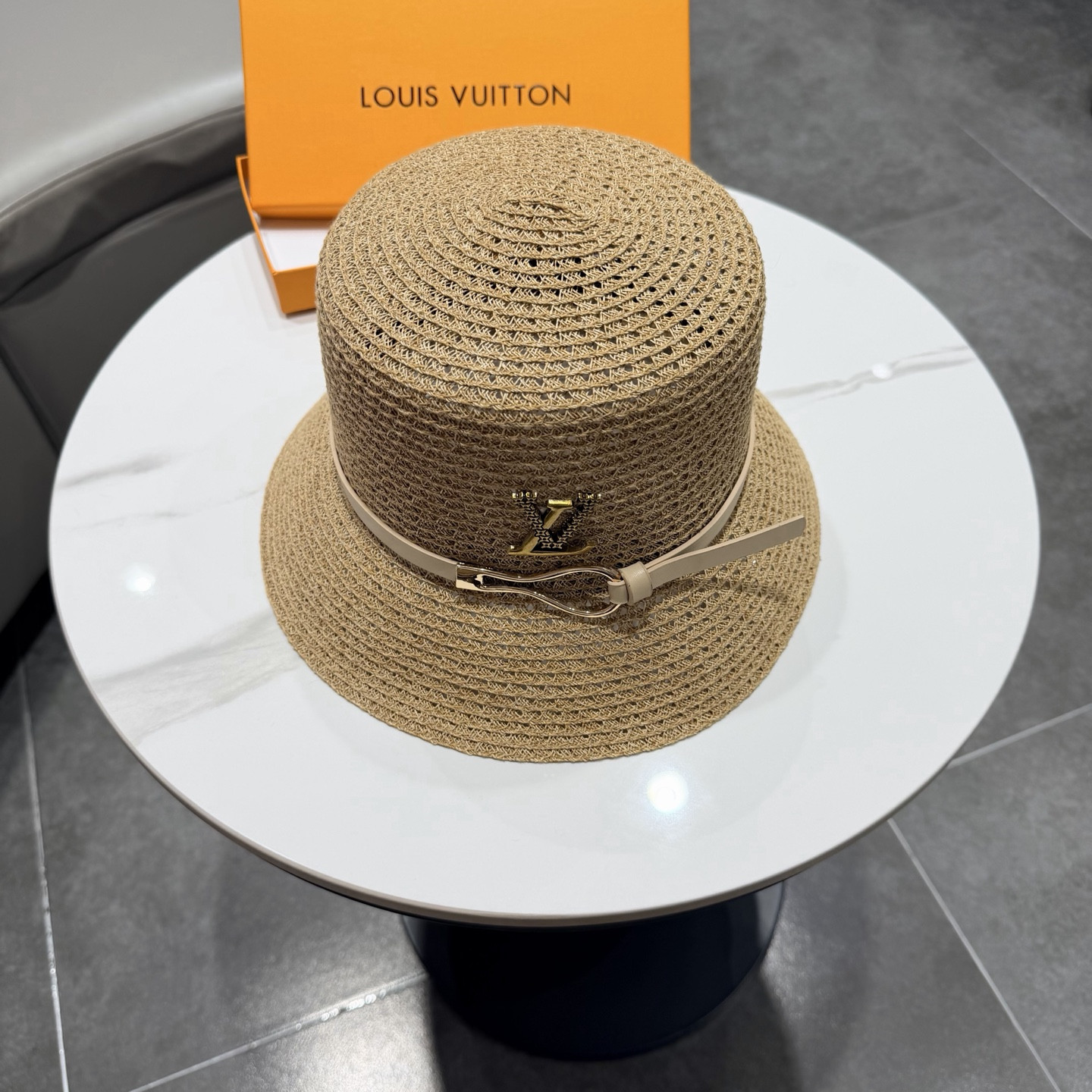 l0vis Vvtt0n straw bucket hat