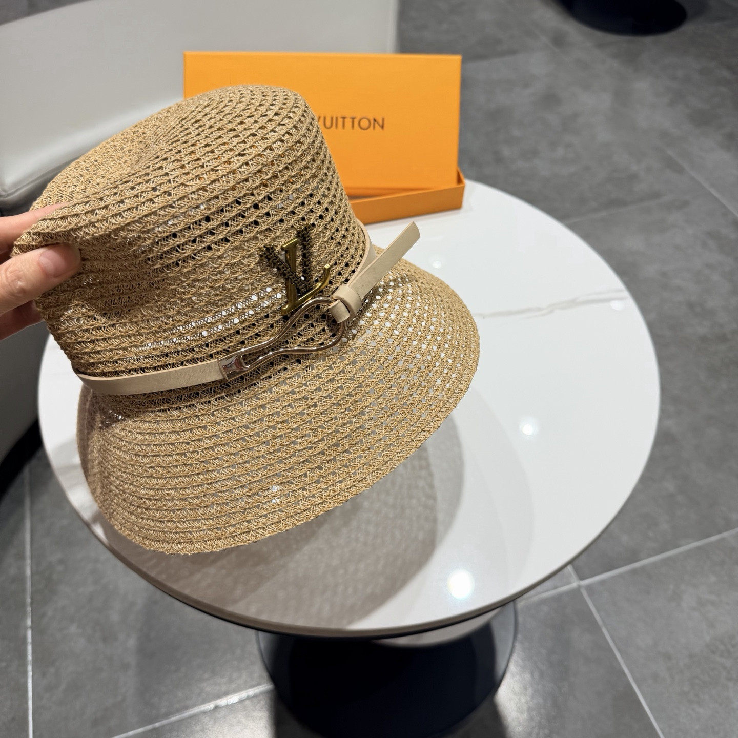 l0vis Vvtt0n straw bucket hat