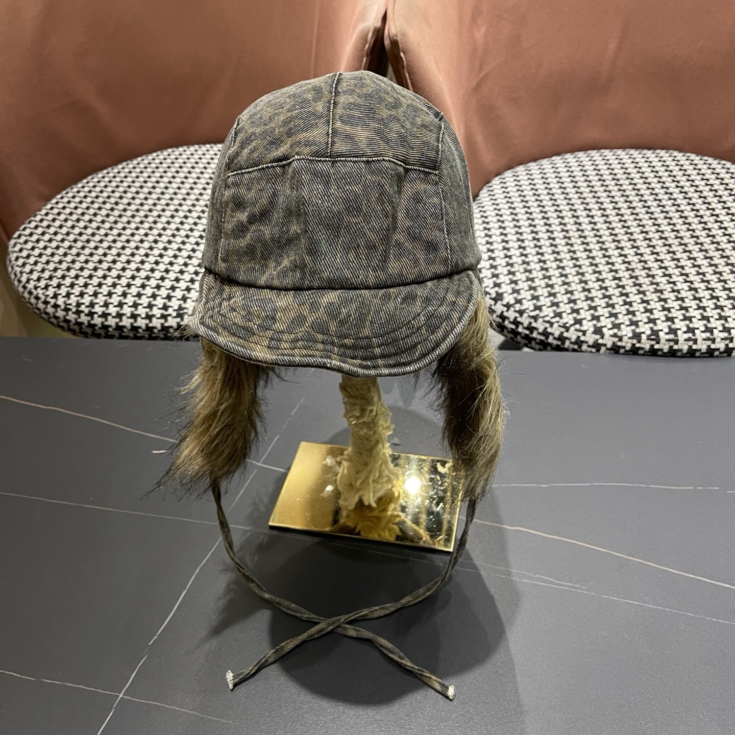 l0vis Vvtt0n trapper hat