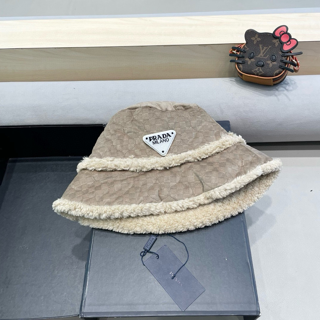 Pra*a bucket hat