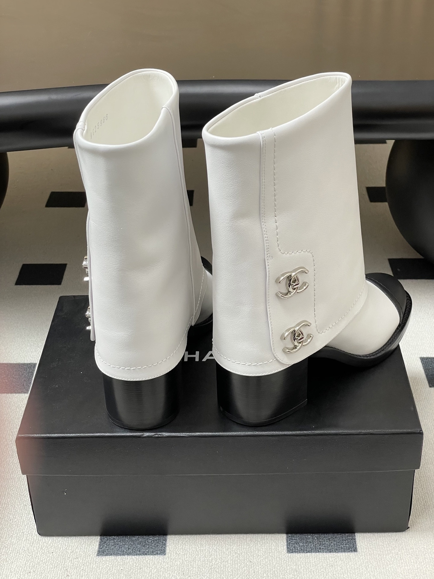 UA Ch**el Short Boots 7cm Heel
