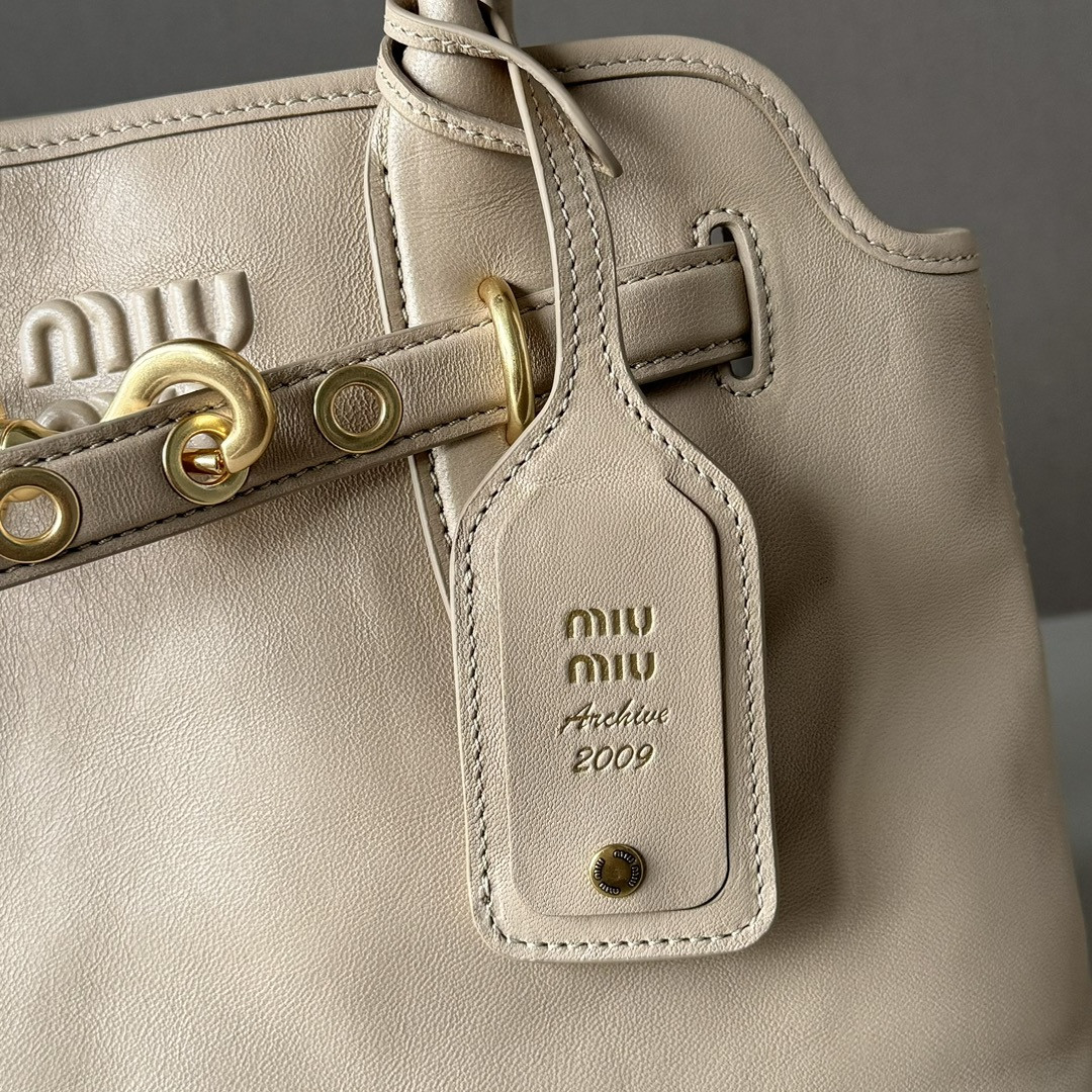 M1v M1v aventure nappa leather handbag 22x30x10cm