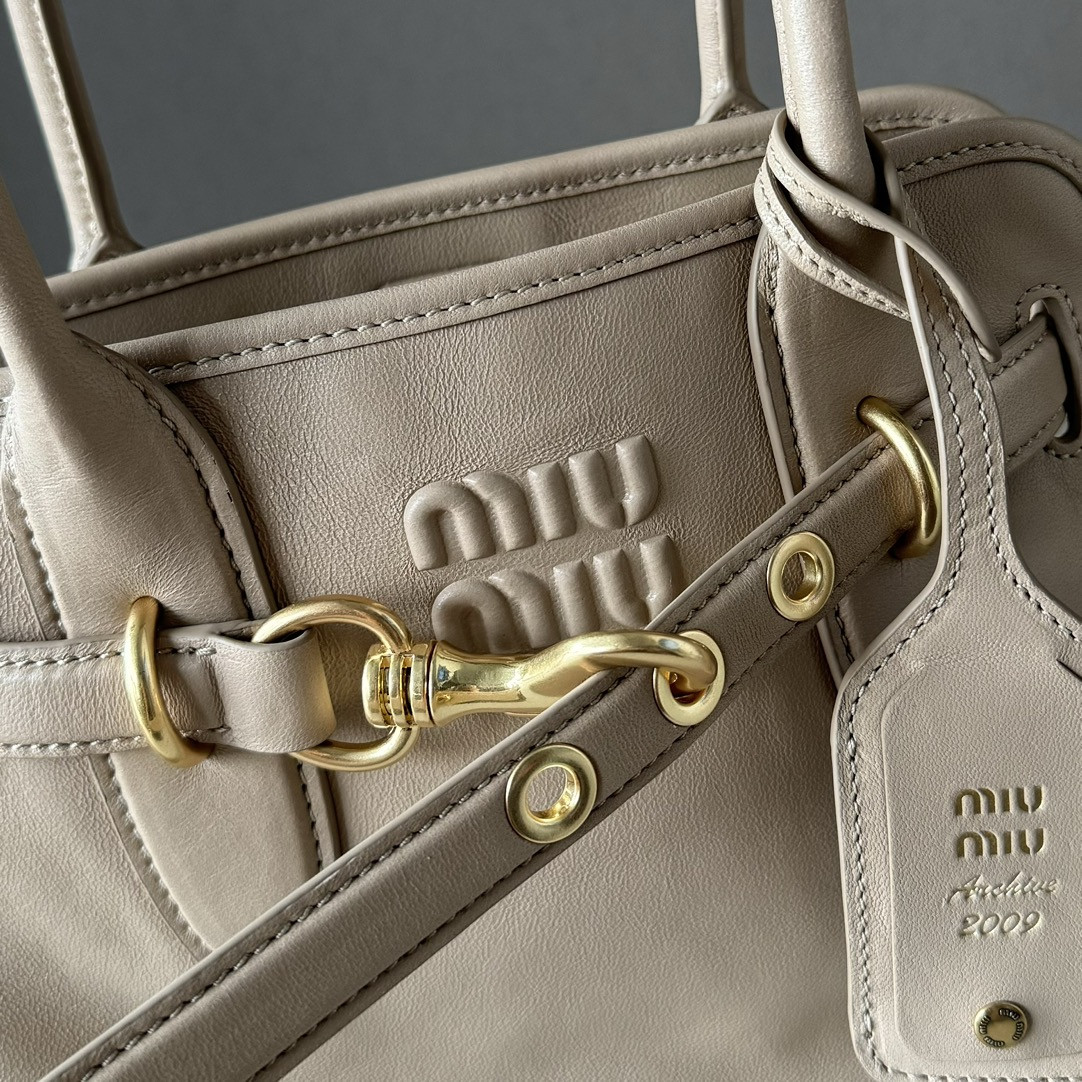 M1v M1v aventure nappa leather handbag 22x30x10cm