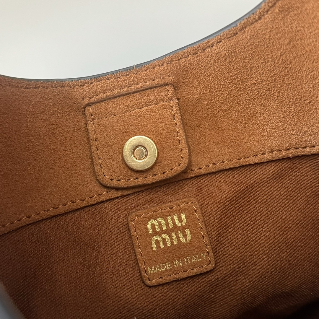 M1v M1v leather bucket bag 18x16x7cm