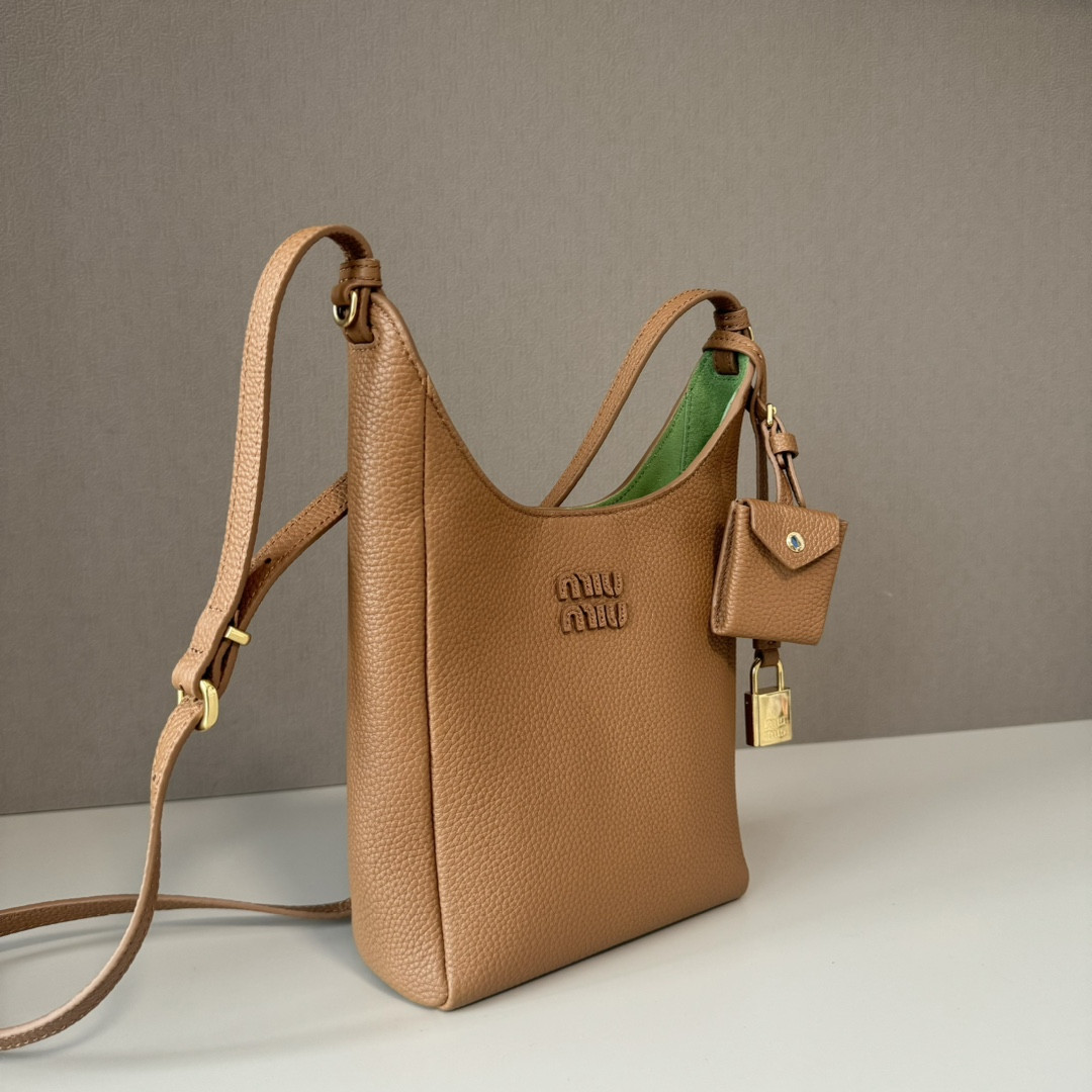 M1v M1v leather bucket bag 18x16x7cm