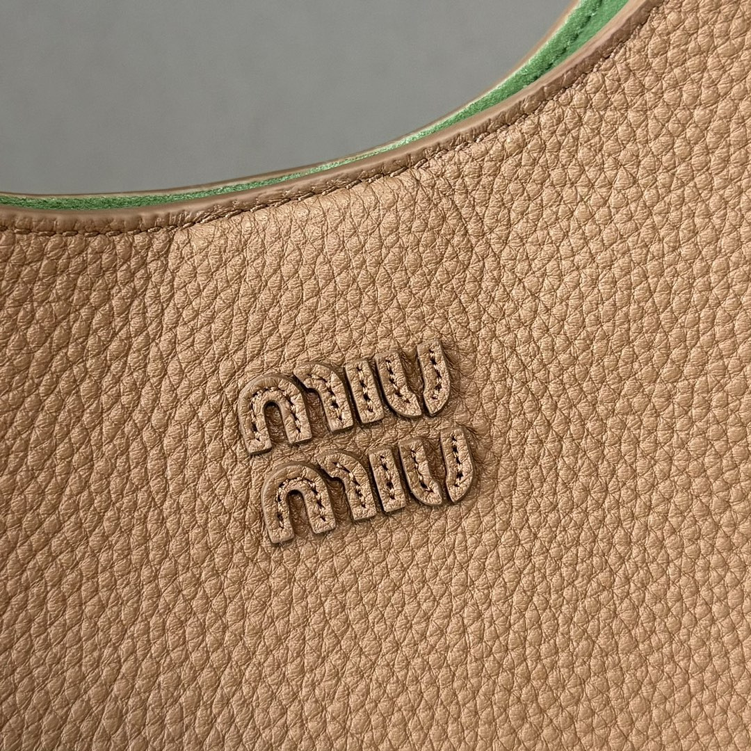 M1v M1v leather bucket bag 18x16x7cm