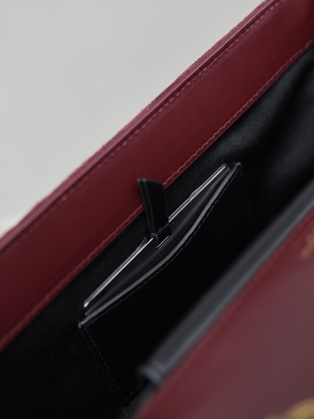 Y51 loulou small in suede 24x14x6cm