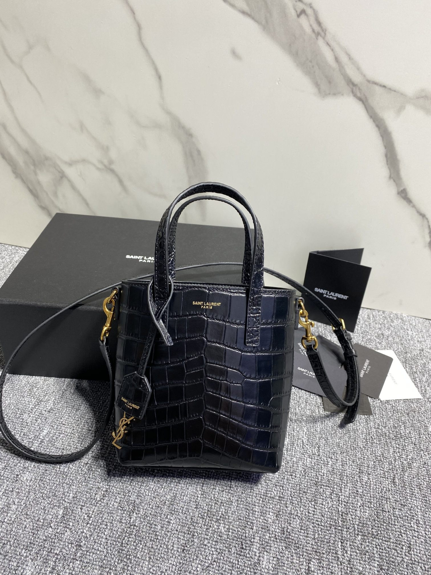 y51 mini toy shopping Sa1nt Lau*nt in crocodile-embossed leather 18x17x8cm