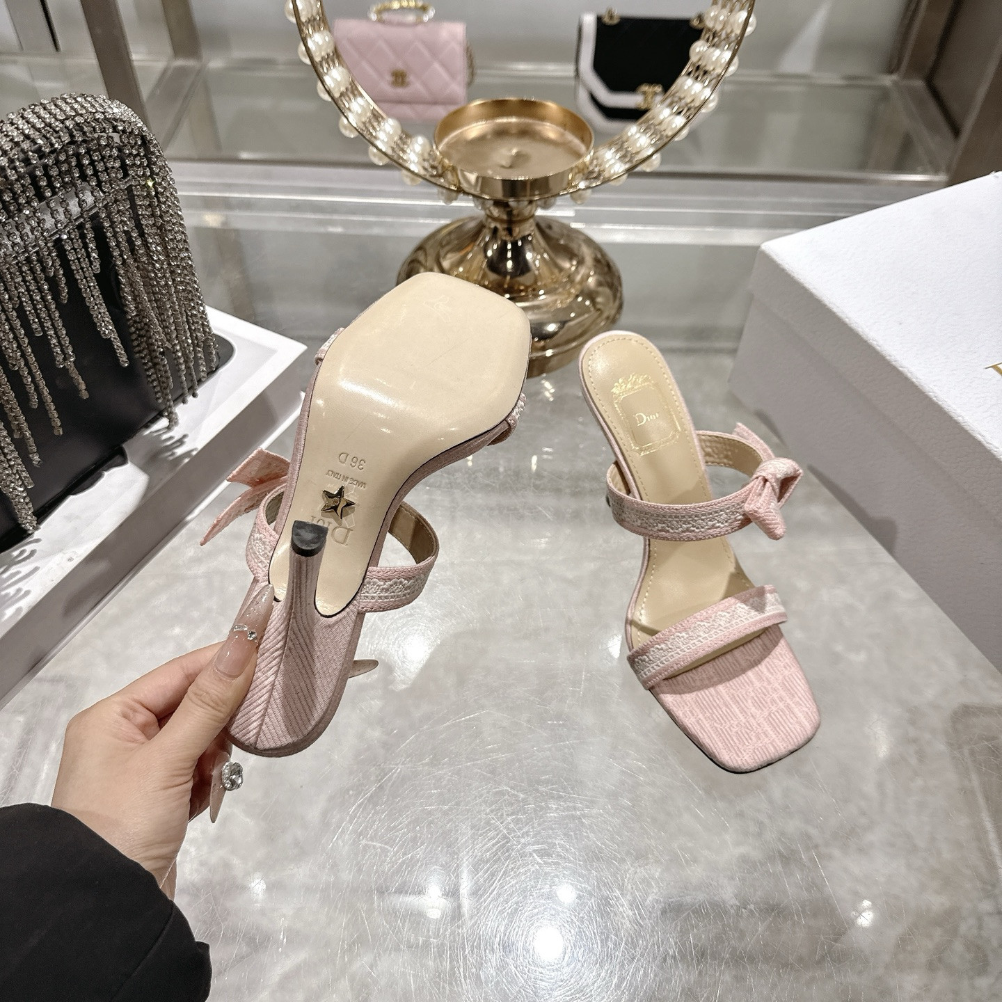 ua D10r heeled sandal
