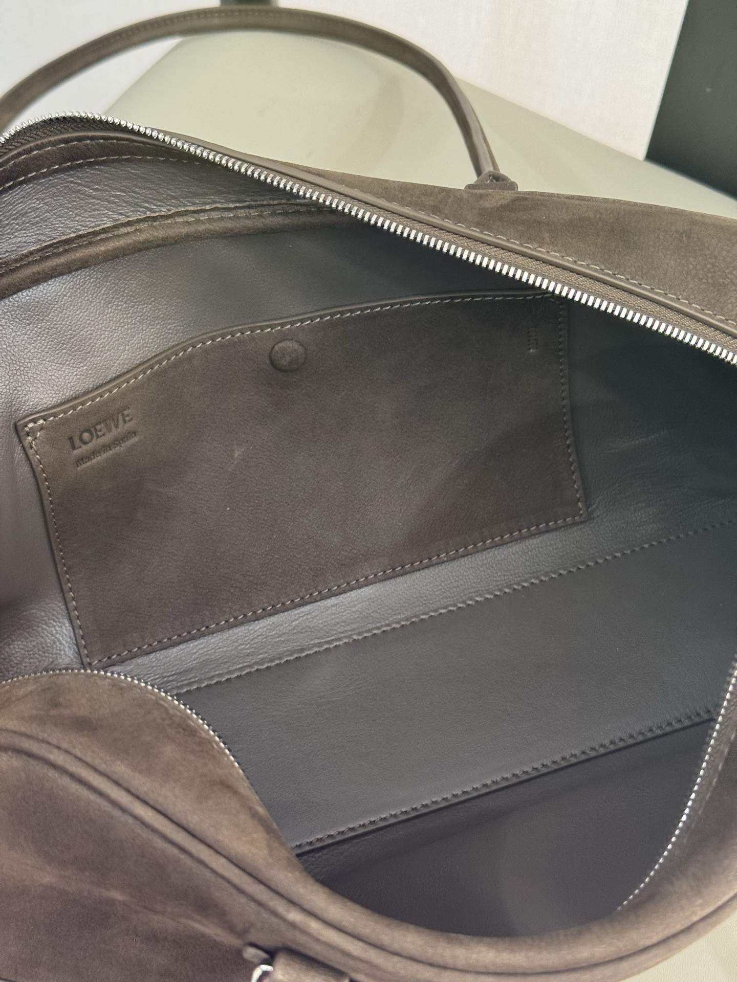 L0ew* amazona 31 cropped bag in grained nubuck 15x30.5x9cm