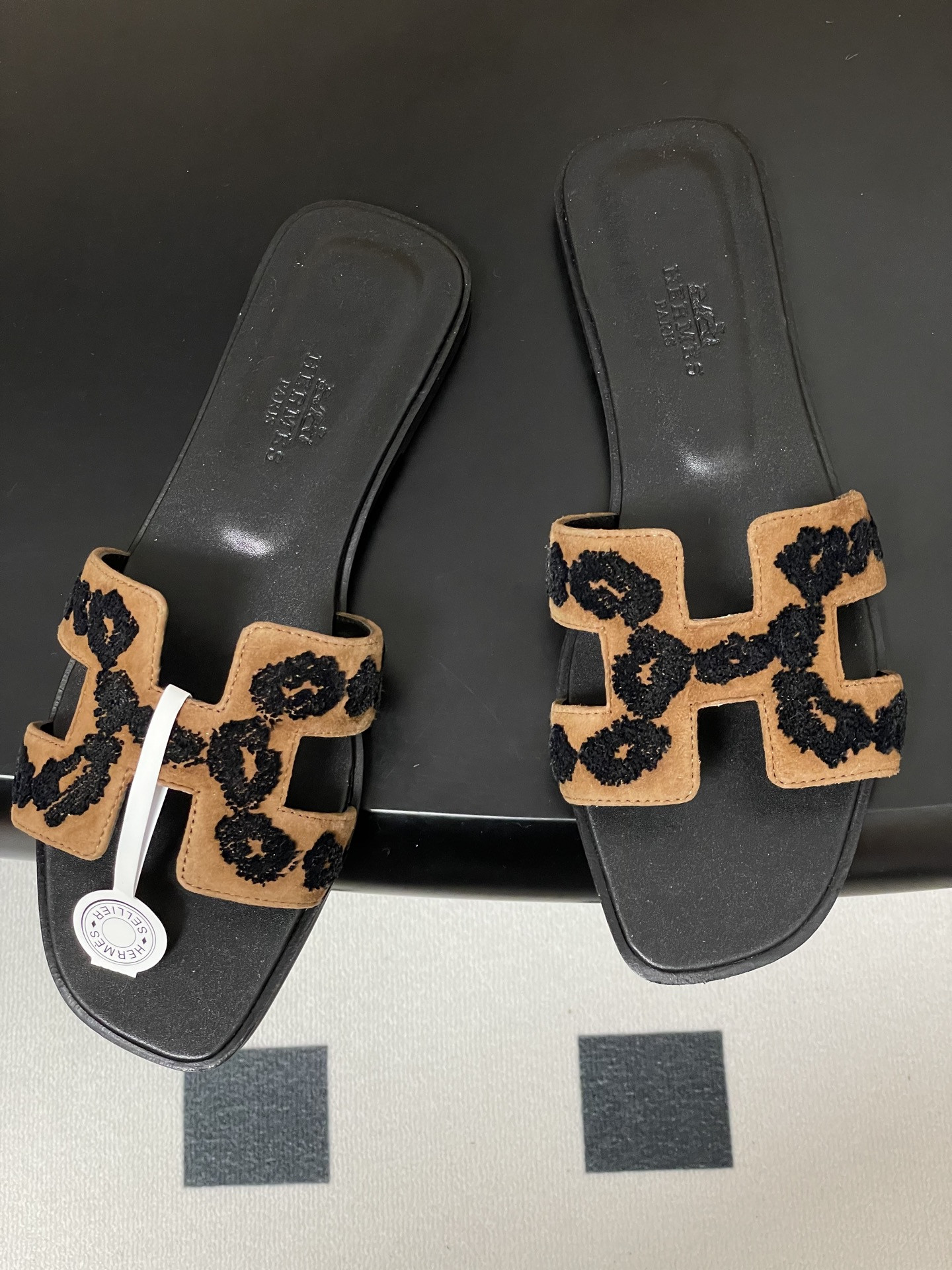 ua H**me5 oran sandal