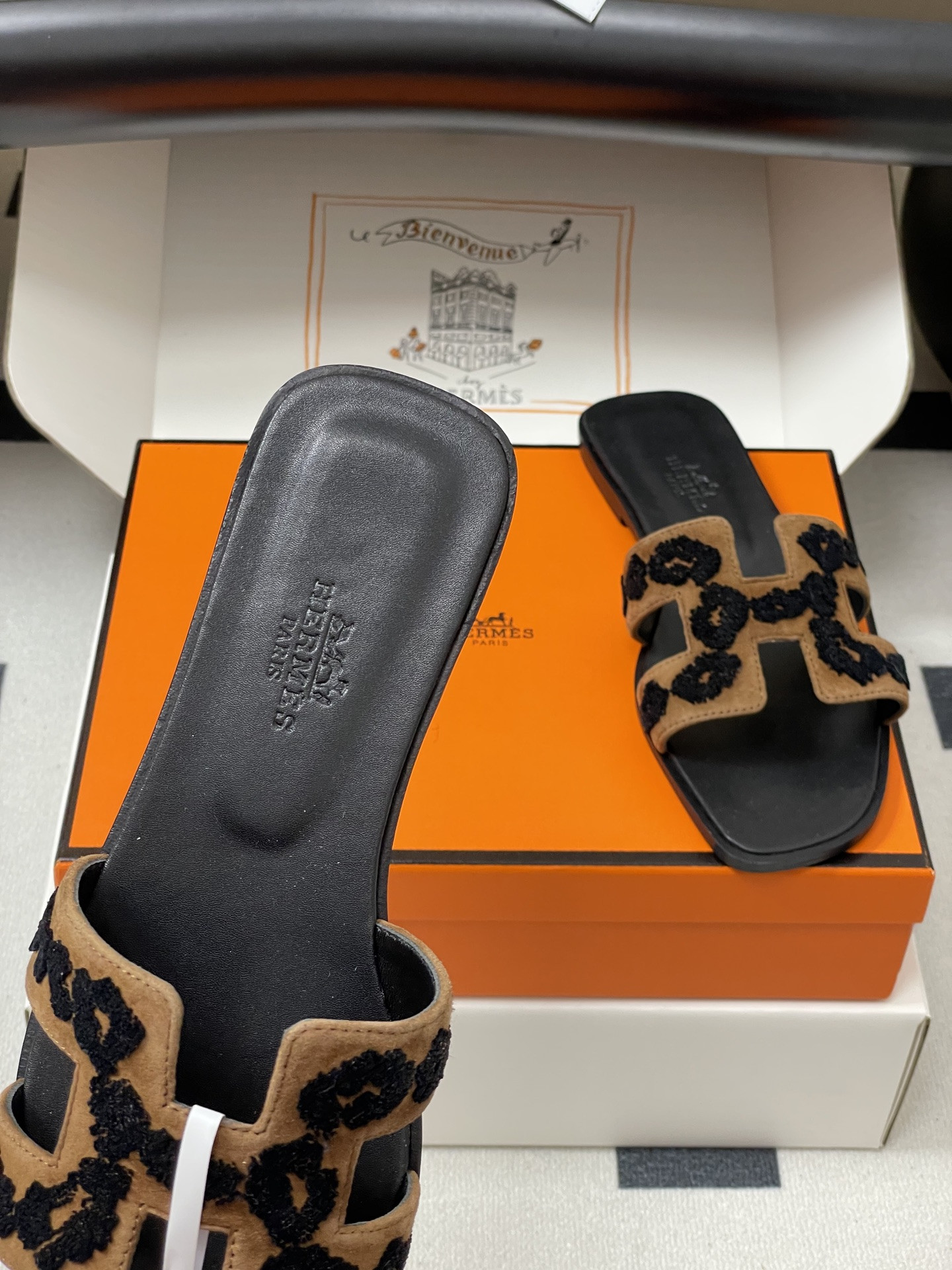 ua H**me5 oran sandal
