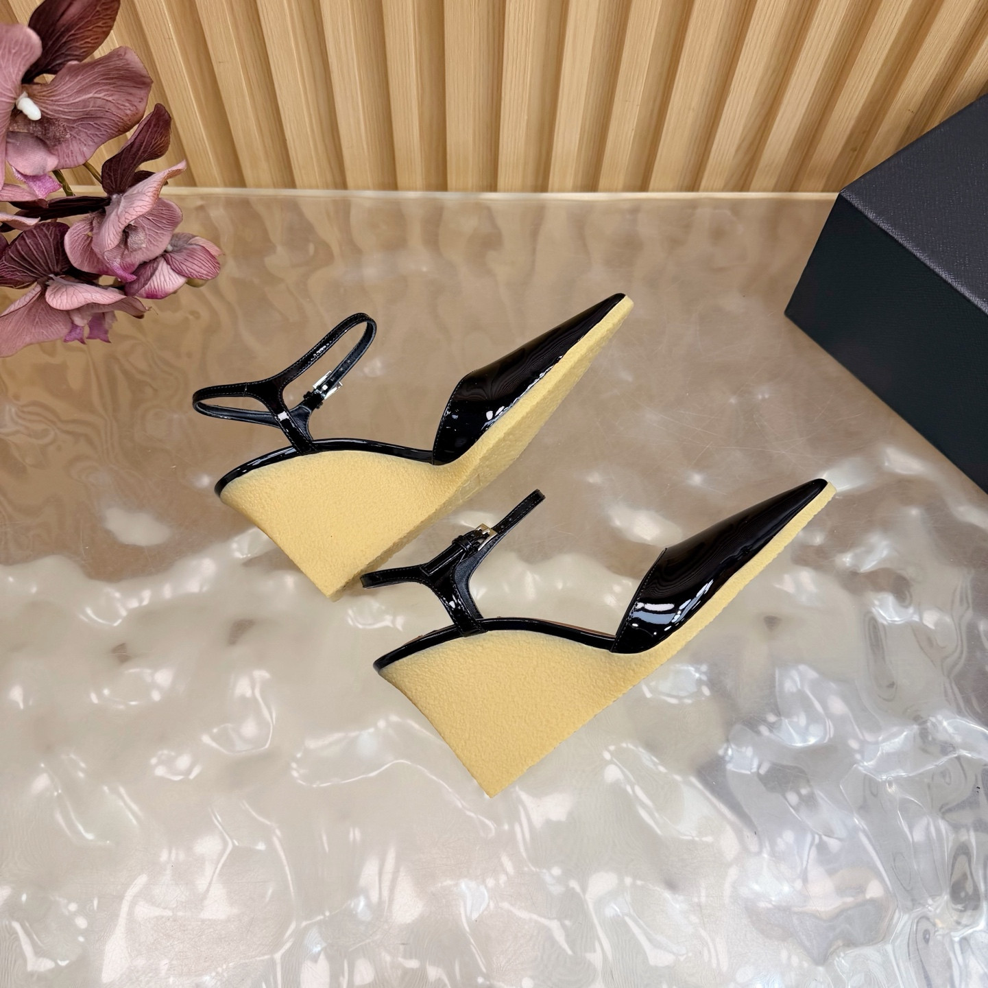 ua A1a1a wedge pumps in patent leather 9cm heel