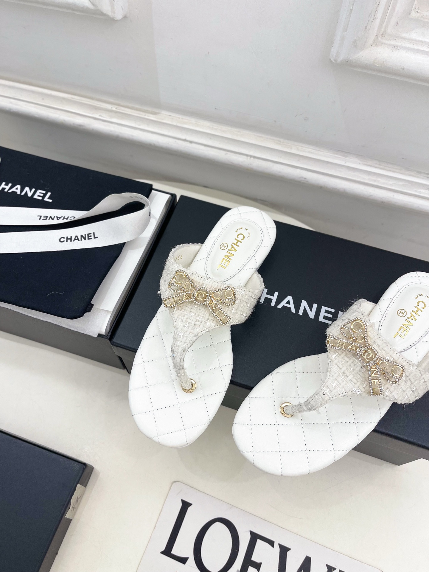 ua Ch**el thongs sandals