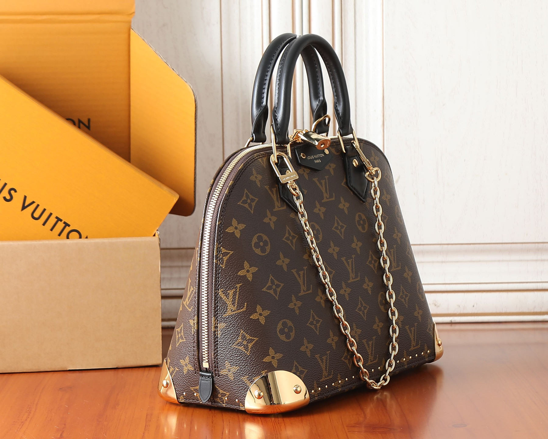 LV Alma Trunk PM M27216 31x25x16cm
