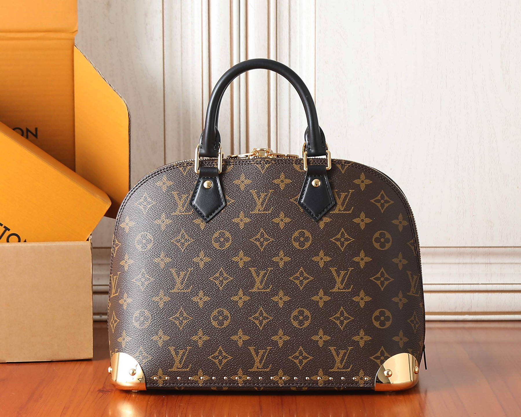LV Alma Trunk PM M27216 31x25x16cm