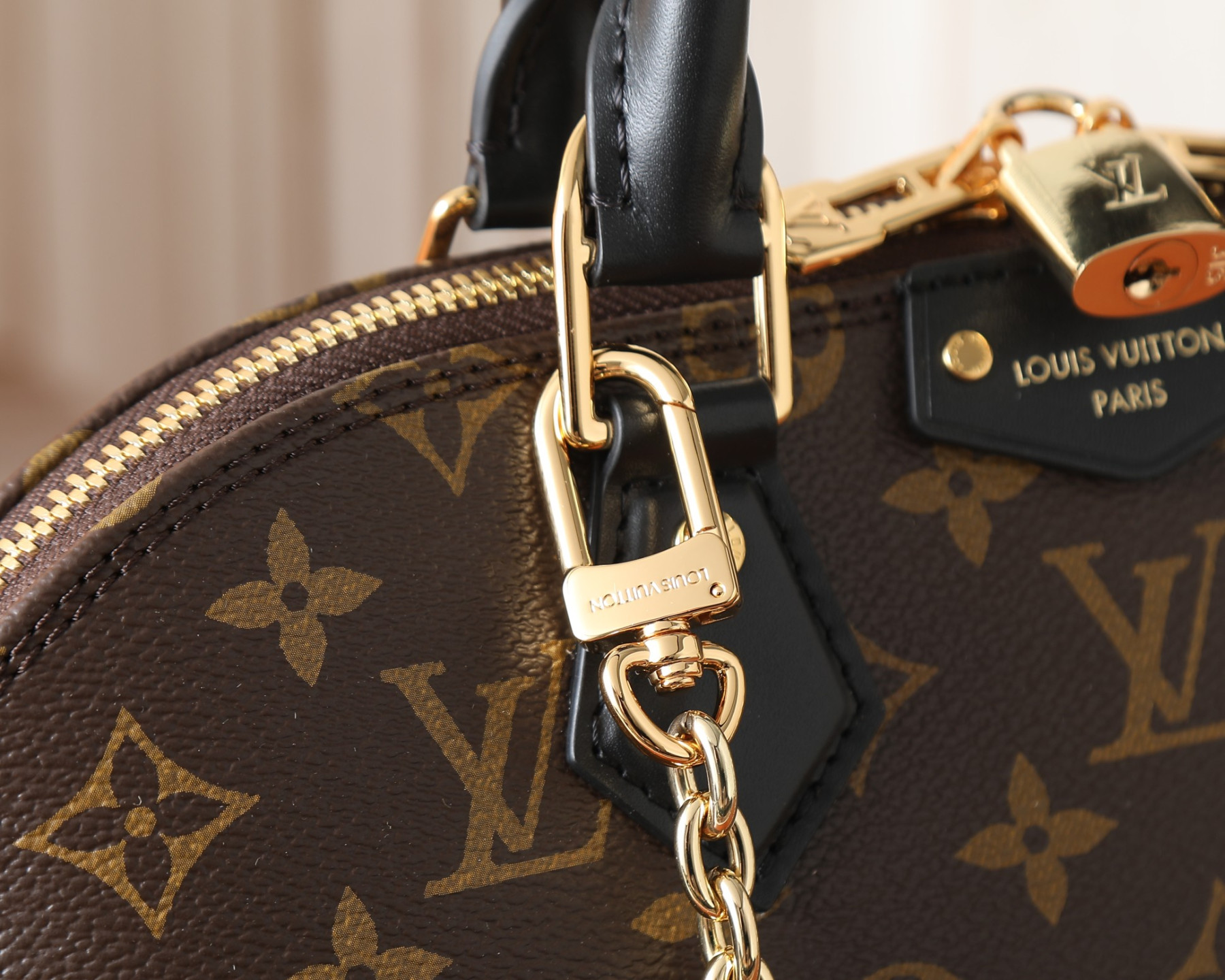 LV Alma Trunk PM M27216 31x25x16cm
