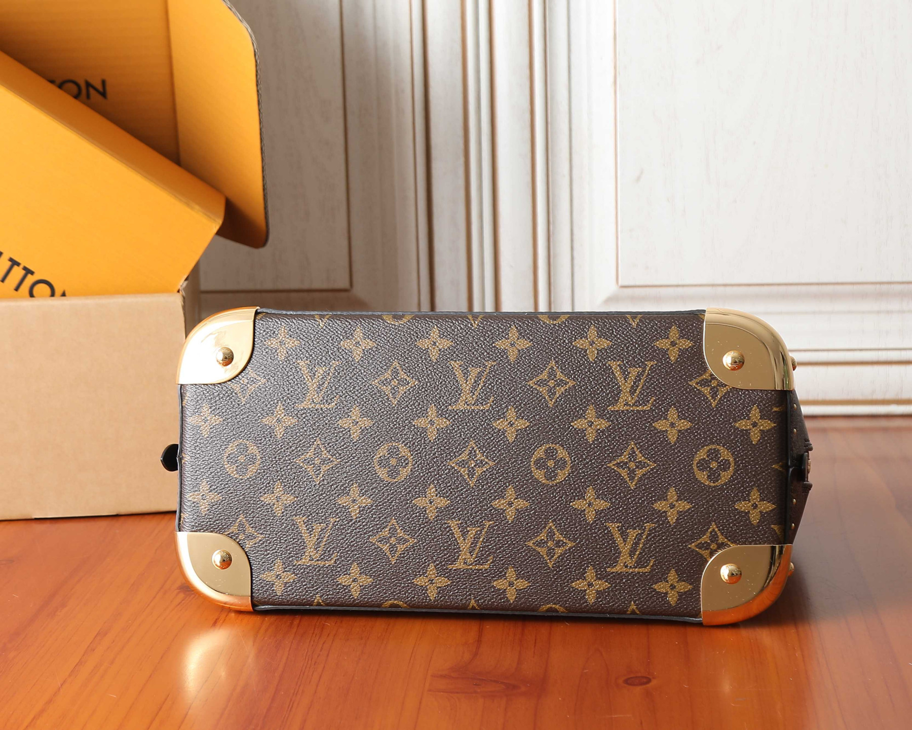 LV Alma Trunk PM M27216 31x25x16cm