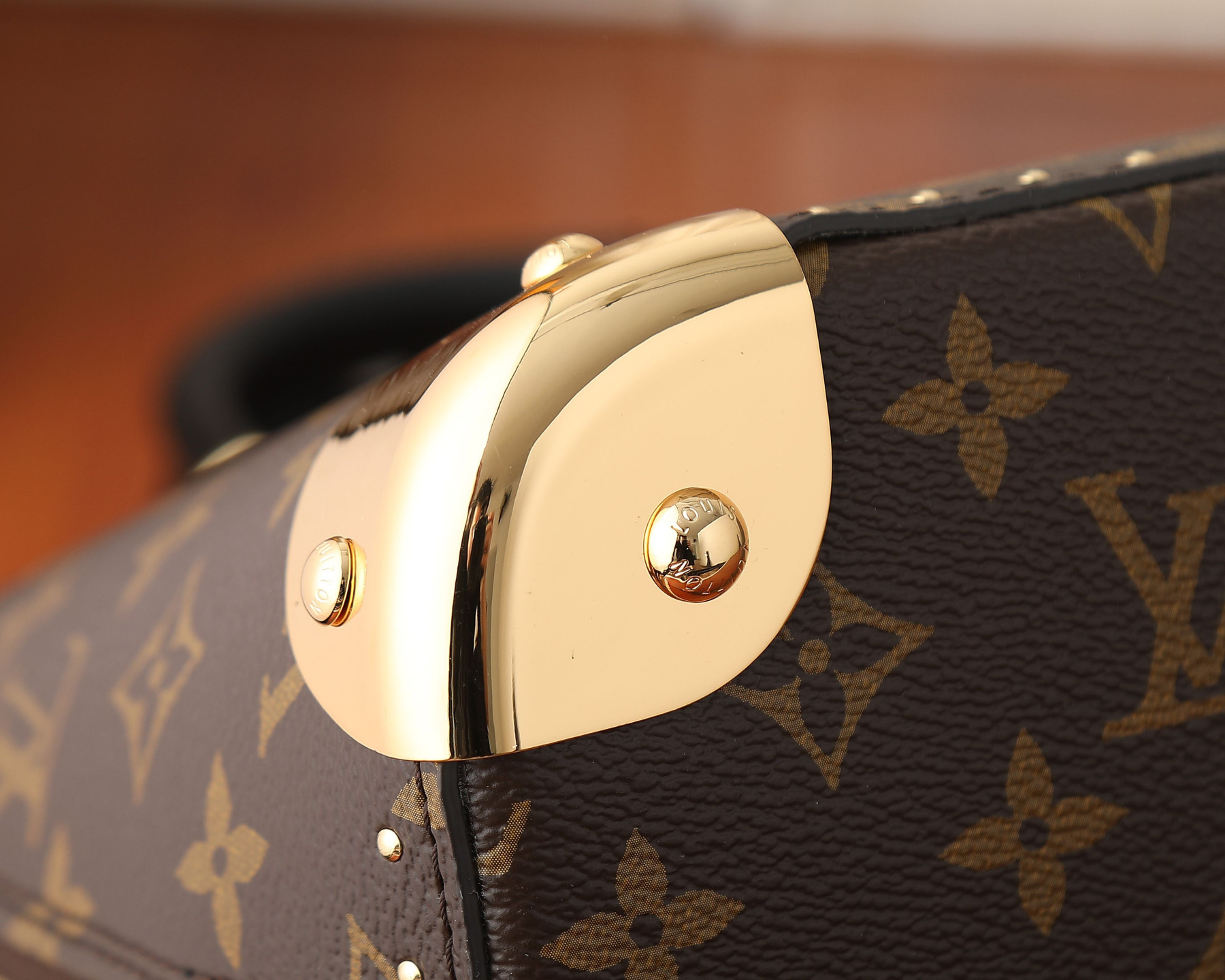 LV Alma Trunk PM M27216 31x25x16cm