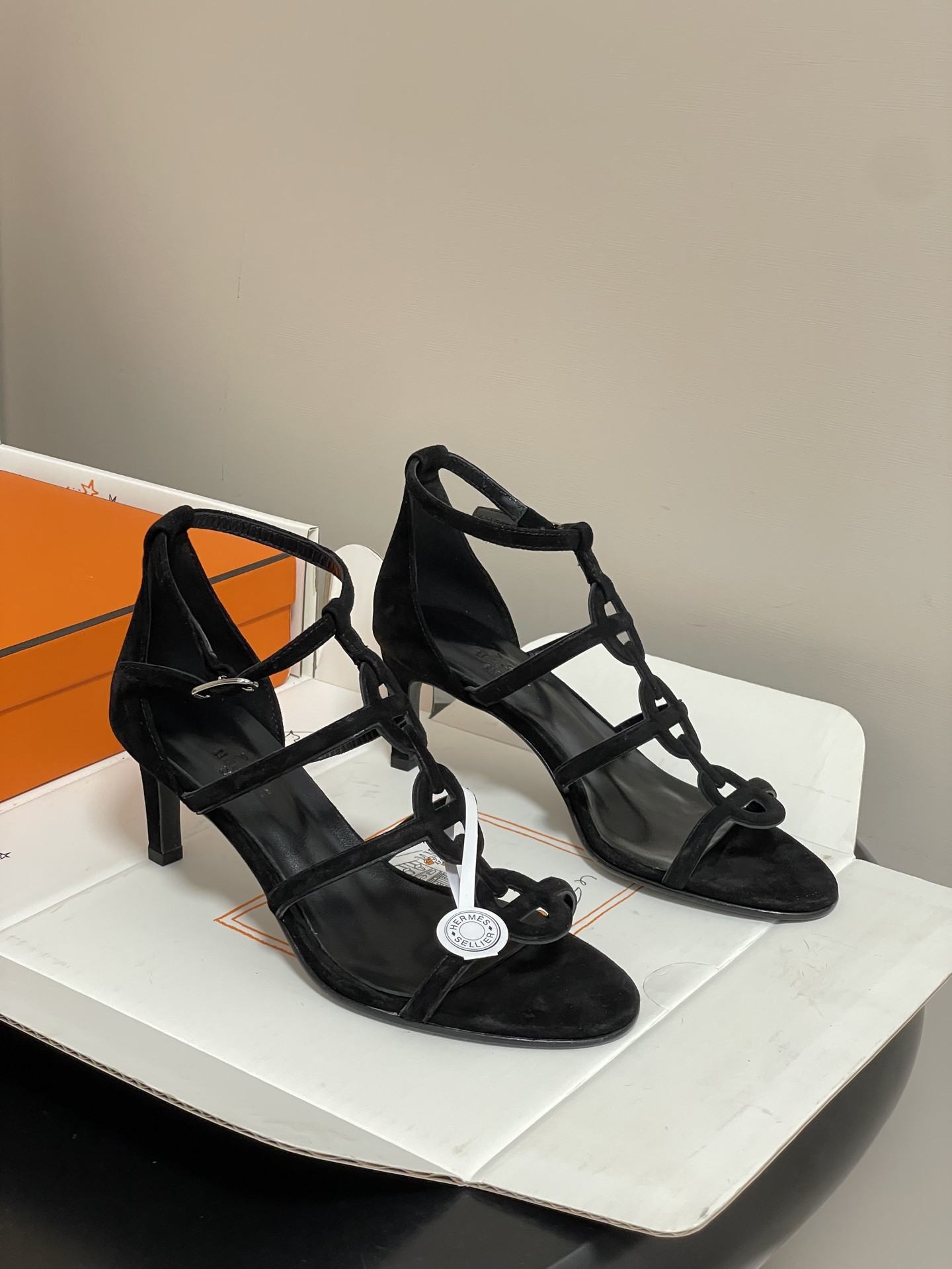 ua H**me5 magic 70 sandal