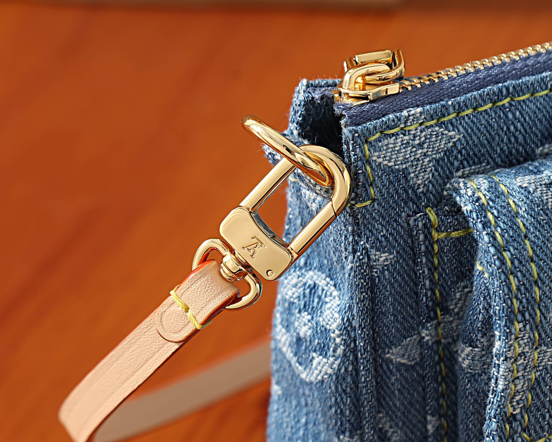 LV Pochette Accessoire Cargo M27602 23.5x14x3xm