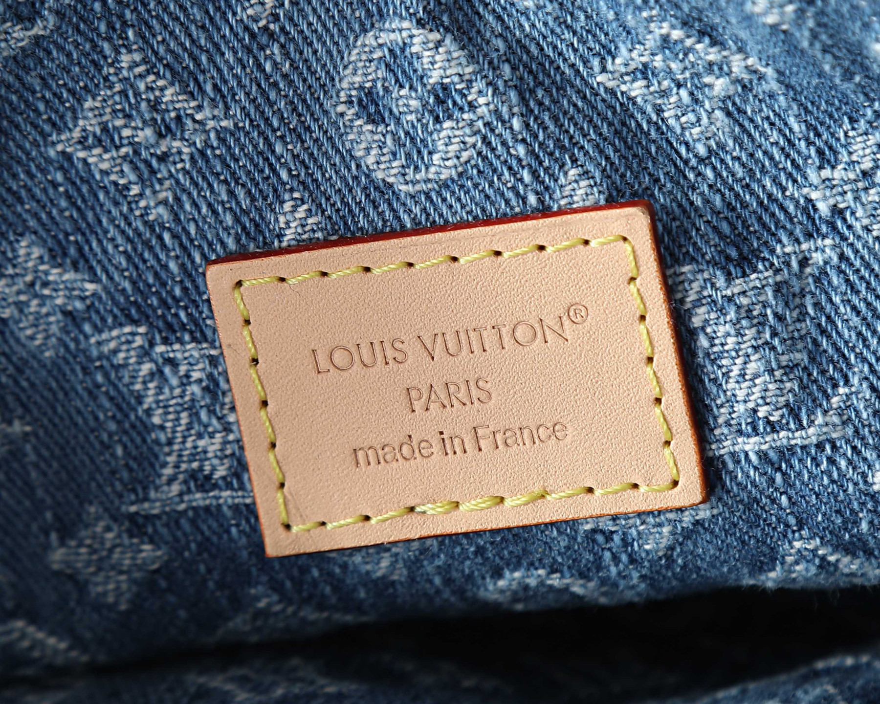 LV Pochette Accessoire Cargo M27602 23.5x14x3xm