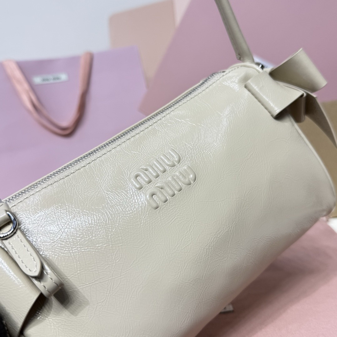 M1v M1v shiny leather pouch 12.5x21x9.5cm