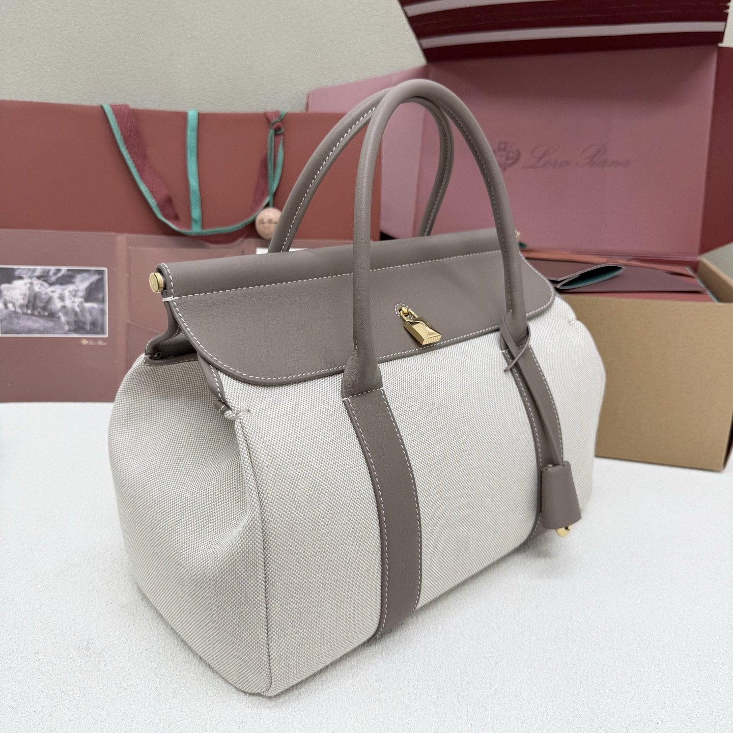 L0r0 P1ana loom bag l32 grained calfskin 33 x 23 x 18 cm